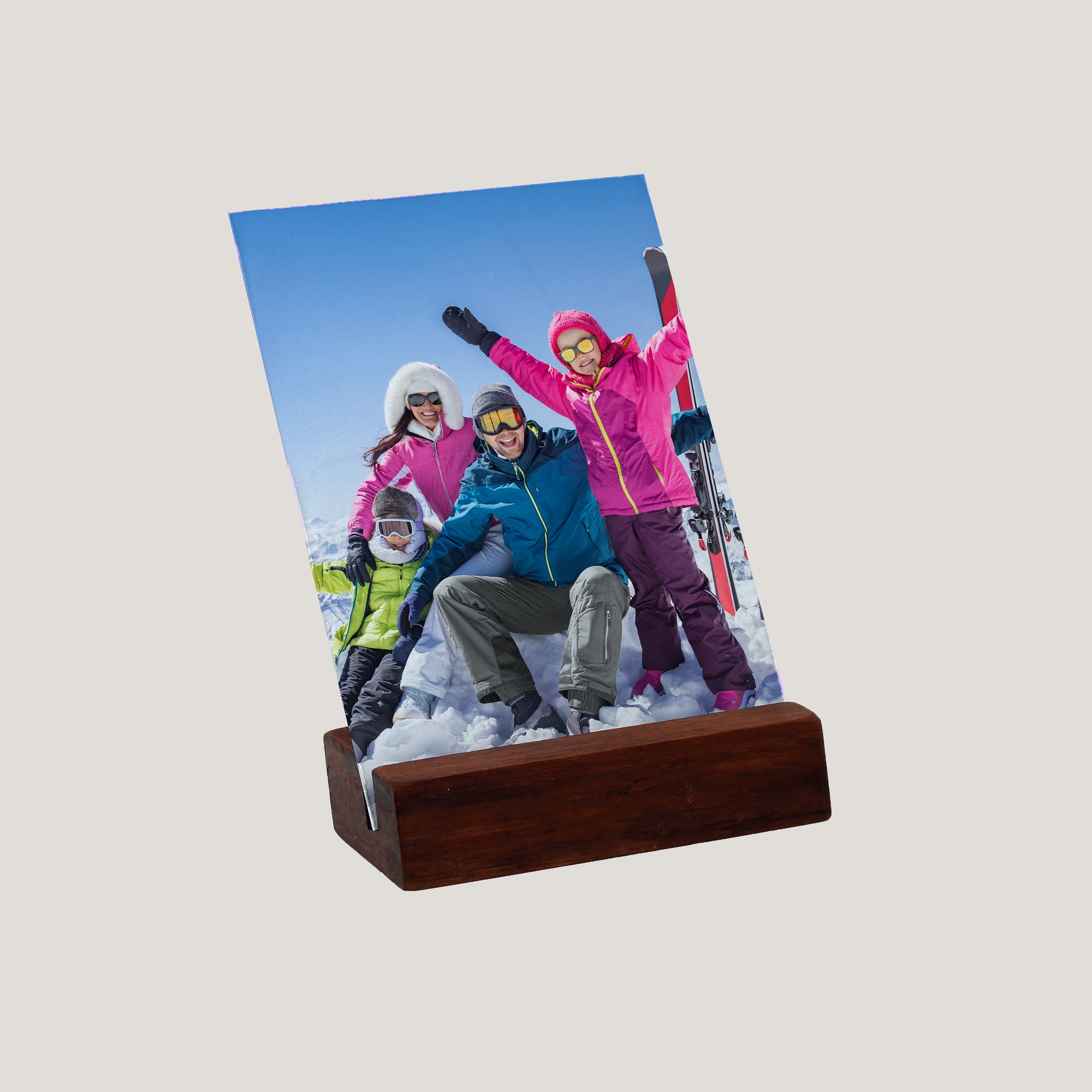 Create vibrant, durable plastic photo panels for home decor, gifts, or displays. Lightweight, high-resolution, and easy to mount for stunning wall visuals